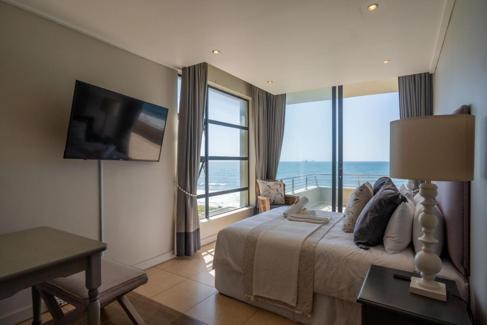 Luxury Beachfront - 30 Degrees Apartment